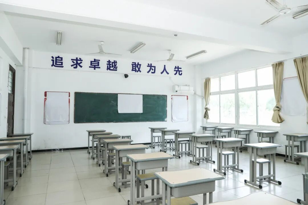 20260605縣領(lǐng)導(dǎo)調(diào)研高考準(zhǔn)備工作1.jpg